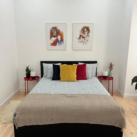Modern Bedroom In Lissabon Buitenkant foto